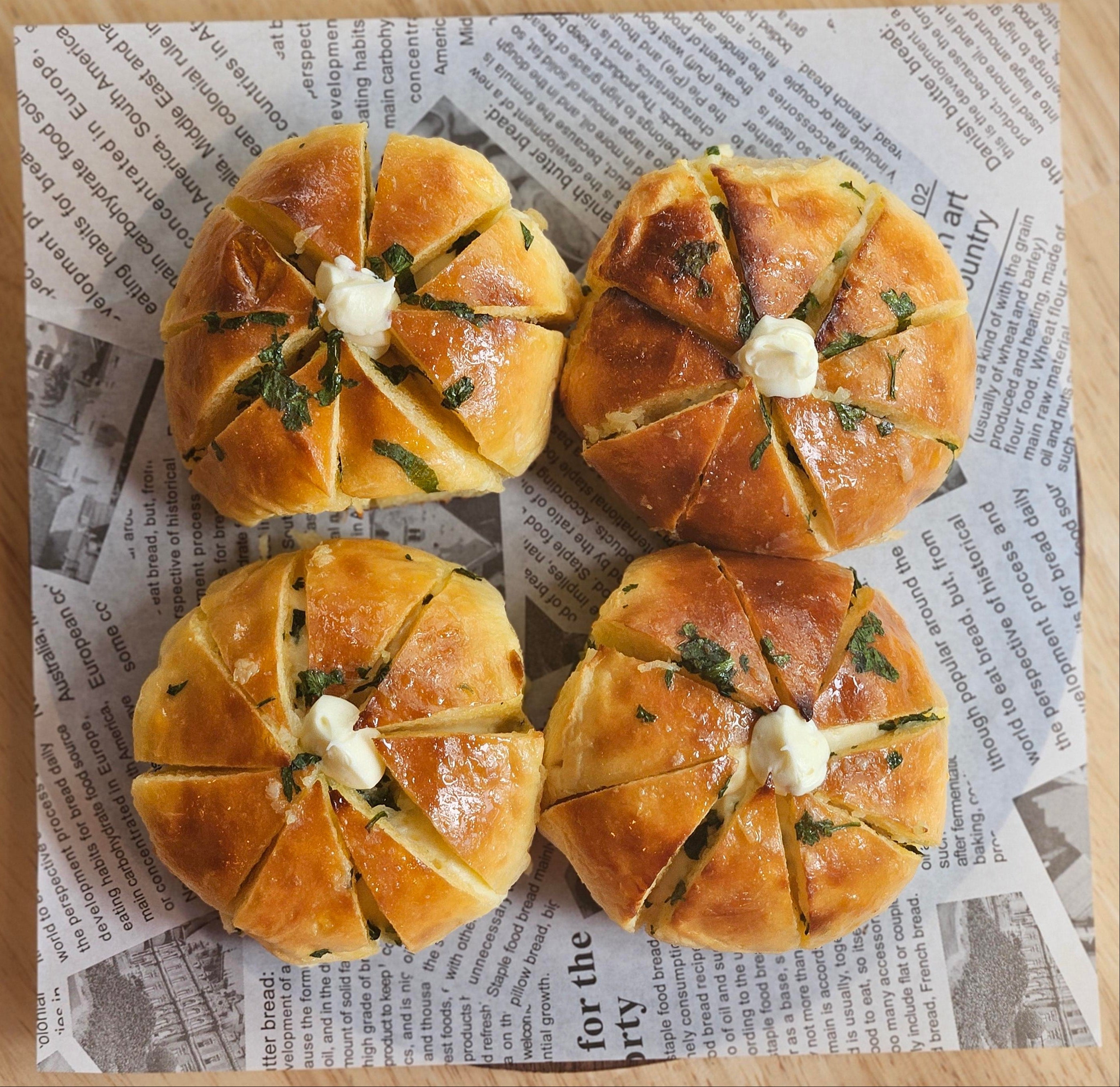 Korean Garlic Breads (Yukjjok Maneul-Ppang)